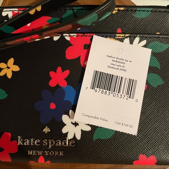 Kate Spade wristlet - Picture 10 of 10